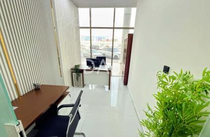 Office Space - Studio - 1 Bathroom for rent in Red Avenue - Al Garhoud - Dubai