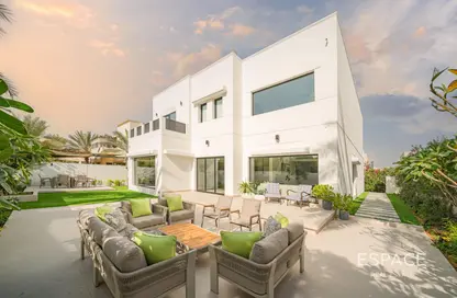 Villa - 5 Bedrooms - 6 Bathrooms for sale in Meadows 7 - Meadows - Dubai