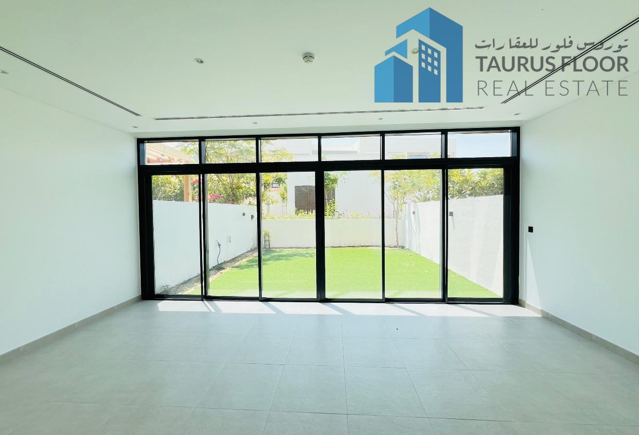 Luxury 3 Bed Villa || Private Garden || Vacant Now photo 6