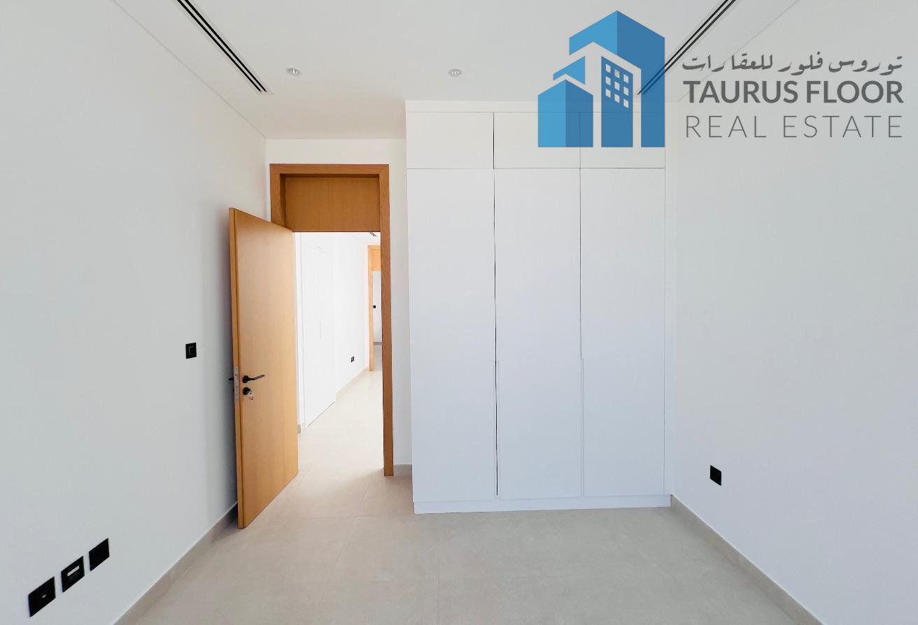 Luxury 3 Bed Villa || Private Garden || Vacant Now photo 16
