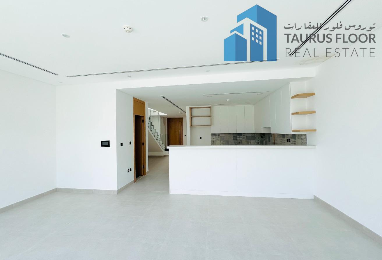 Luxury 3 Bed Villa || Private Garden || Vacant Now photo 3