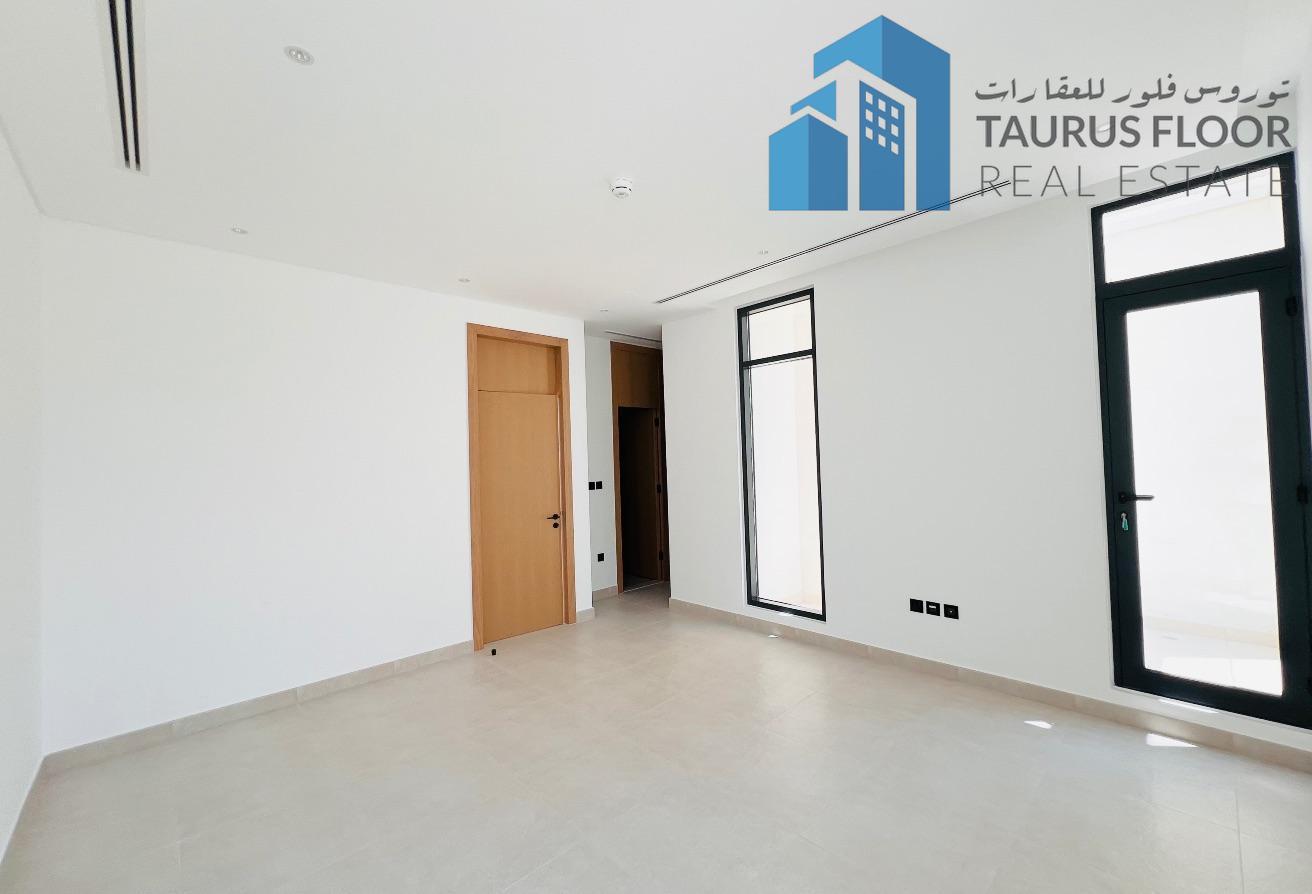 Luxury 3 Bed Villa || Private Garden || Vacant Now photo 11