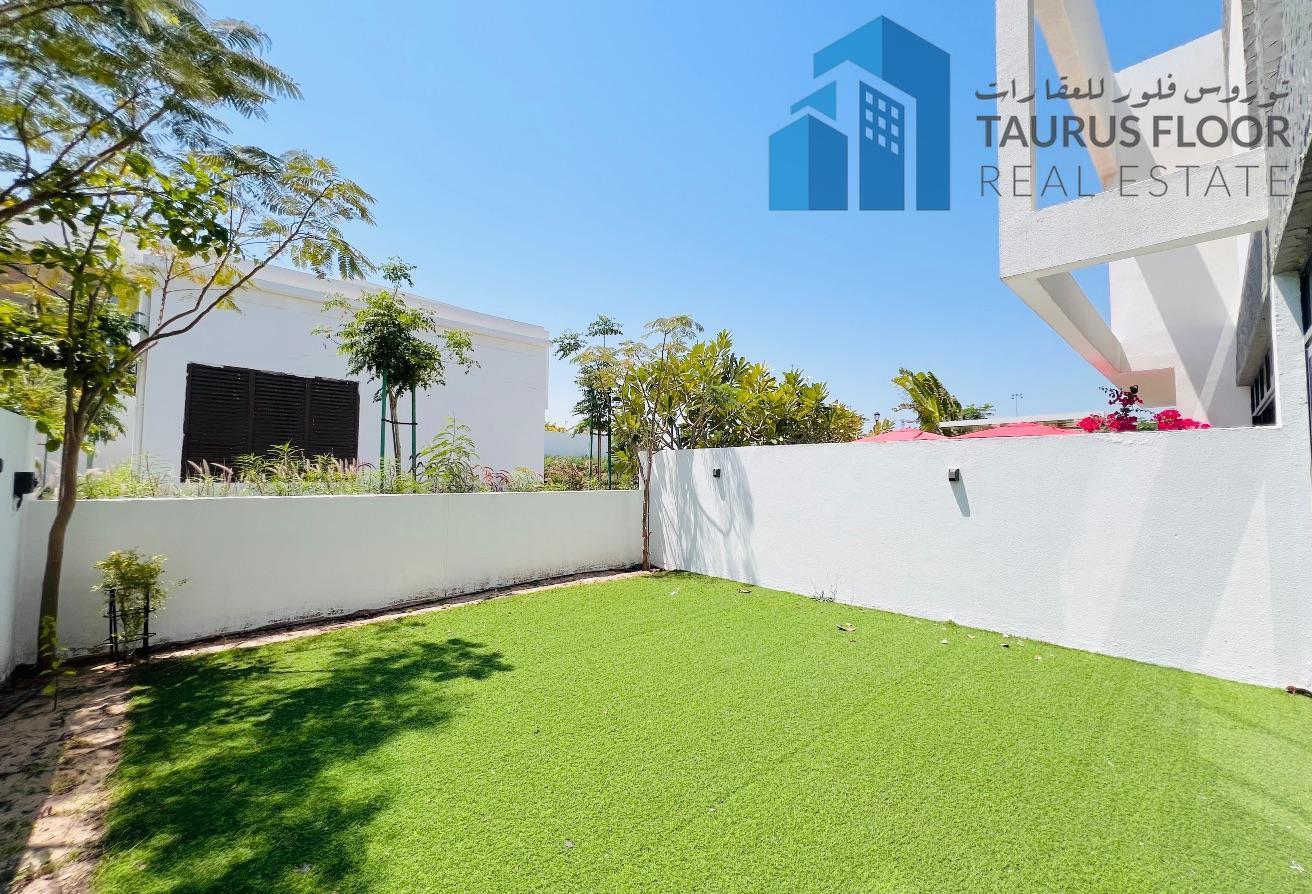 Luxury 3 Bed Villa || Private Garden || Vacant Now photo 15