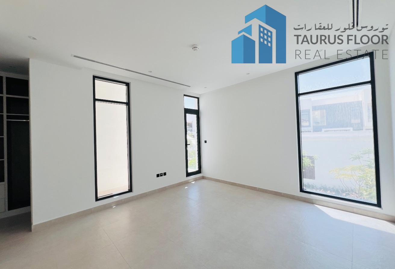Luxury 3 Bed Villa || Private Garden || Vacant Now photo 13