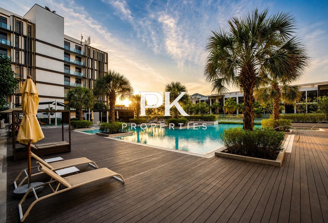 Vacant | Fully Upgraded | Pool View photo 16