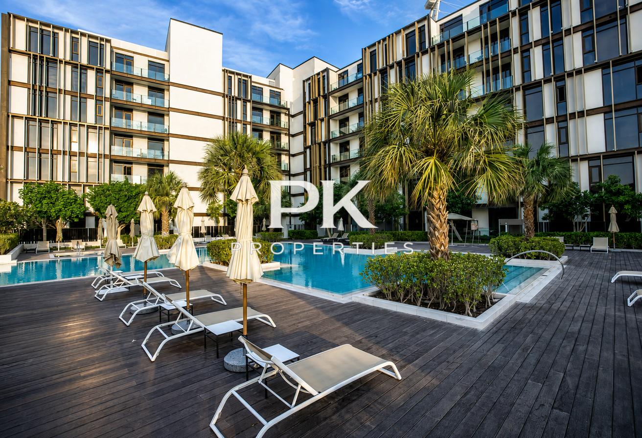 Vacant | Fully Upgraded | Pool View photo 18