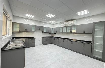 Villa - 5 Bedrooms - 7 Bathrooms for rent in Al Aweer 1 - Al Aweer - Dubai