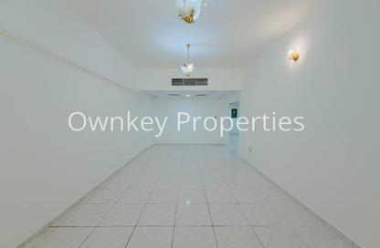 Apartment - 2 Bedrooms - 2 Bathrooms for rent in Corniche Building - Umm Hurair 1 - Umm Hurair - Bur Dubai - Dubai