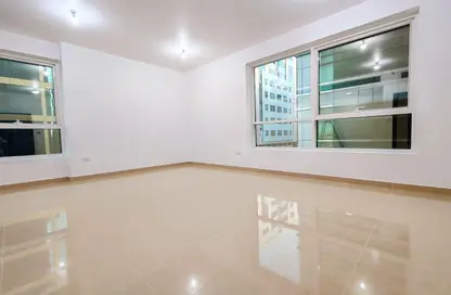 شقة - 2 غرف نوم - 2 حمامات للايجار في شعبية 9 - شعبية - مصفح - أبوظبي