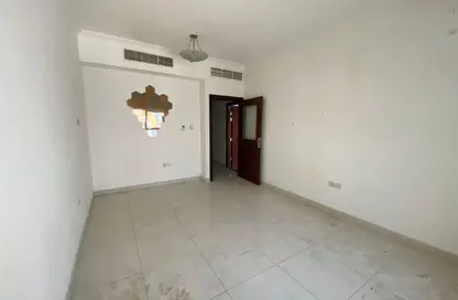 شقة - 2 غرف نوم - 2 حمامات للايجار في الخان - الشارقة