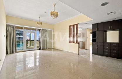 Apartment - 2 - 3 for rent in Lake City Tower - JLT Cluster D - Jumeirah Lake Towers - Dubai