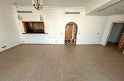 Apartment - 2 Bedrooms - 4 Bathrooms for rent in Al Khushkar - Shoreline Apartments - Palm Jumeirah - Dubai