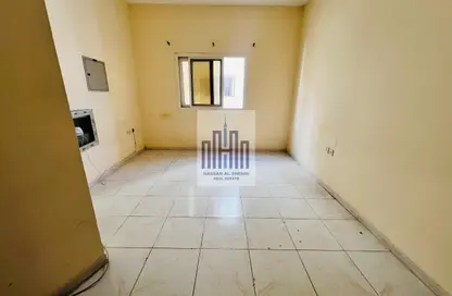 شقة - غرفة نوم - 1 حمام للايجار في طريق فاير ستاشن - مويلح - الشارقة شقة - غرفة نوم - 1 حمام للايجار في طريق فاير ستاشن - مويلح - الشارقة