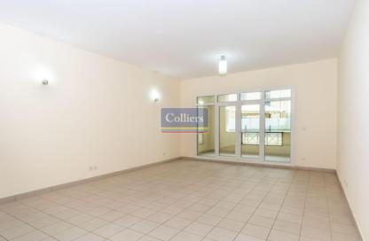 Apartment - 2 - 2 for rent in The Centre Residence - Al Muraqqabat - Deira - Dubai