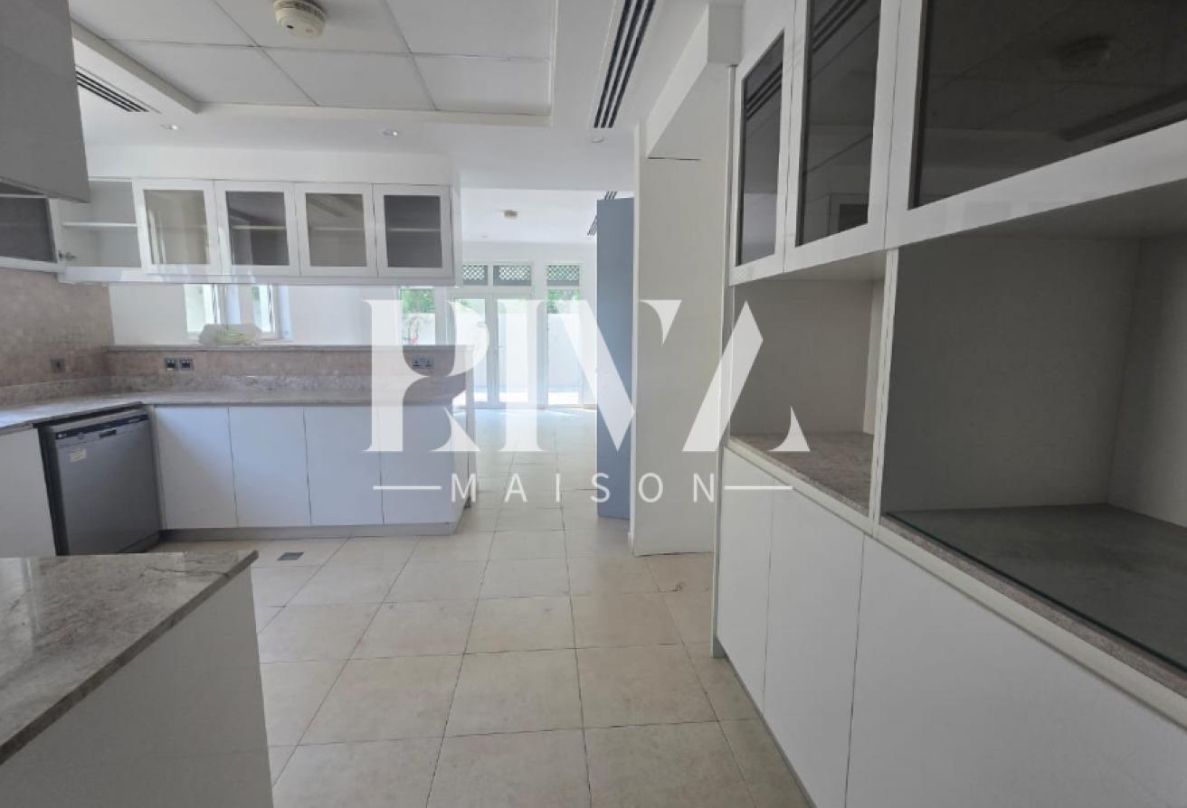 Corner Plot | 3BR Regional Villa | Jumeirah Park photo 21