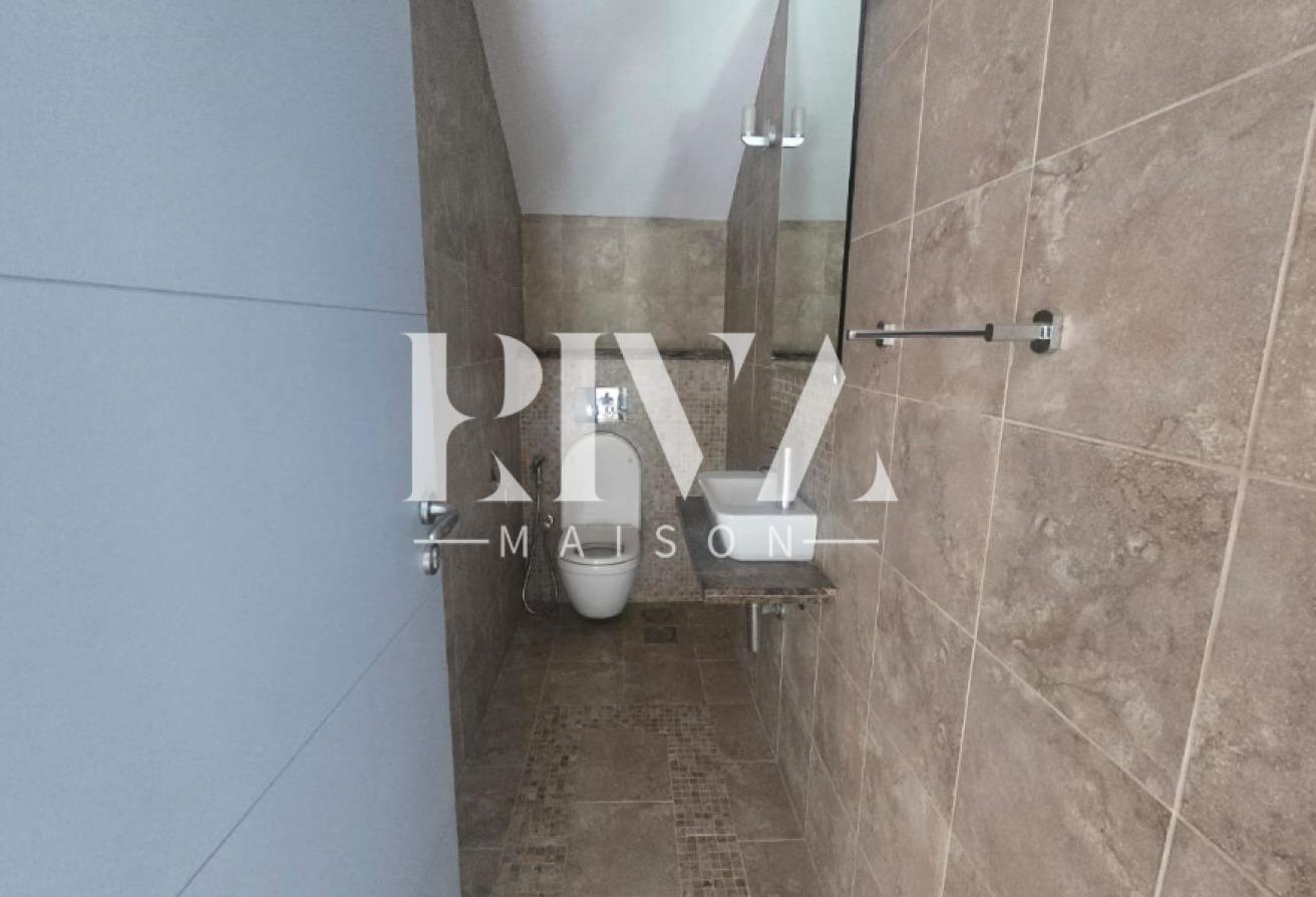 Corner Plot | 3BR Regional Villa | Jumeirah Park photo 25