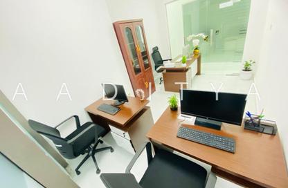 Office Space - Studio - 1 Bathroom for rent in Red Avenue - Al Garhoud - Dubai