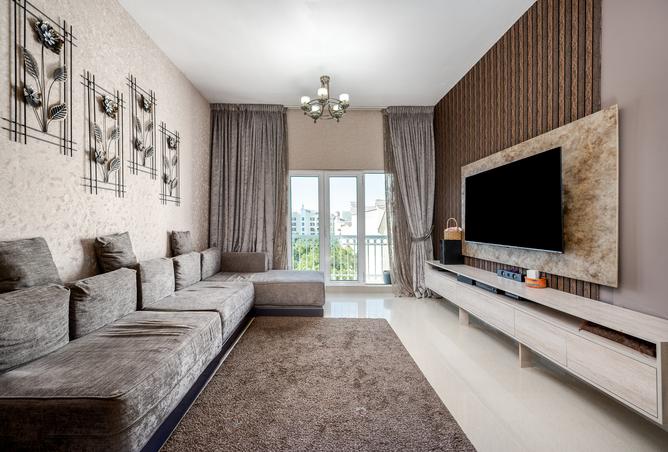 Fully Upgraded 1BR | Vacating 15th Nov | 882 Sq Ft photo 2