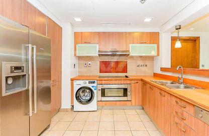 Apartment - 2 Bedrooms - 2 Bathrooms for rent in Marina Residences 2 - Marina Residences - Palm Jumeirah - Dubai
