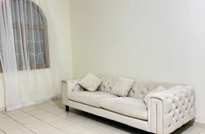 شقة للايجار في مبنى دبليو05 - طراز روسي - المدينة العالمية - دبي