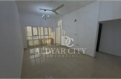 شقة - غرفة نوم - 2 حمامات للايجار في 3 المويهات - المويهات - عجمان