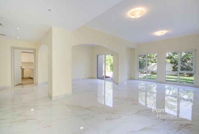 74231705 - Property Image 3