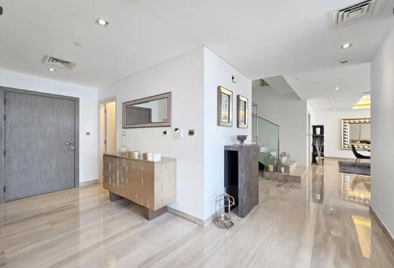 4BR Furnished | Beach Access | Penthouse Duplex photo 6