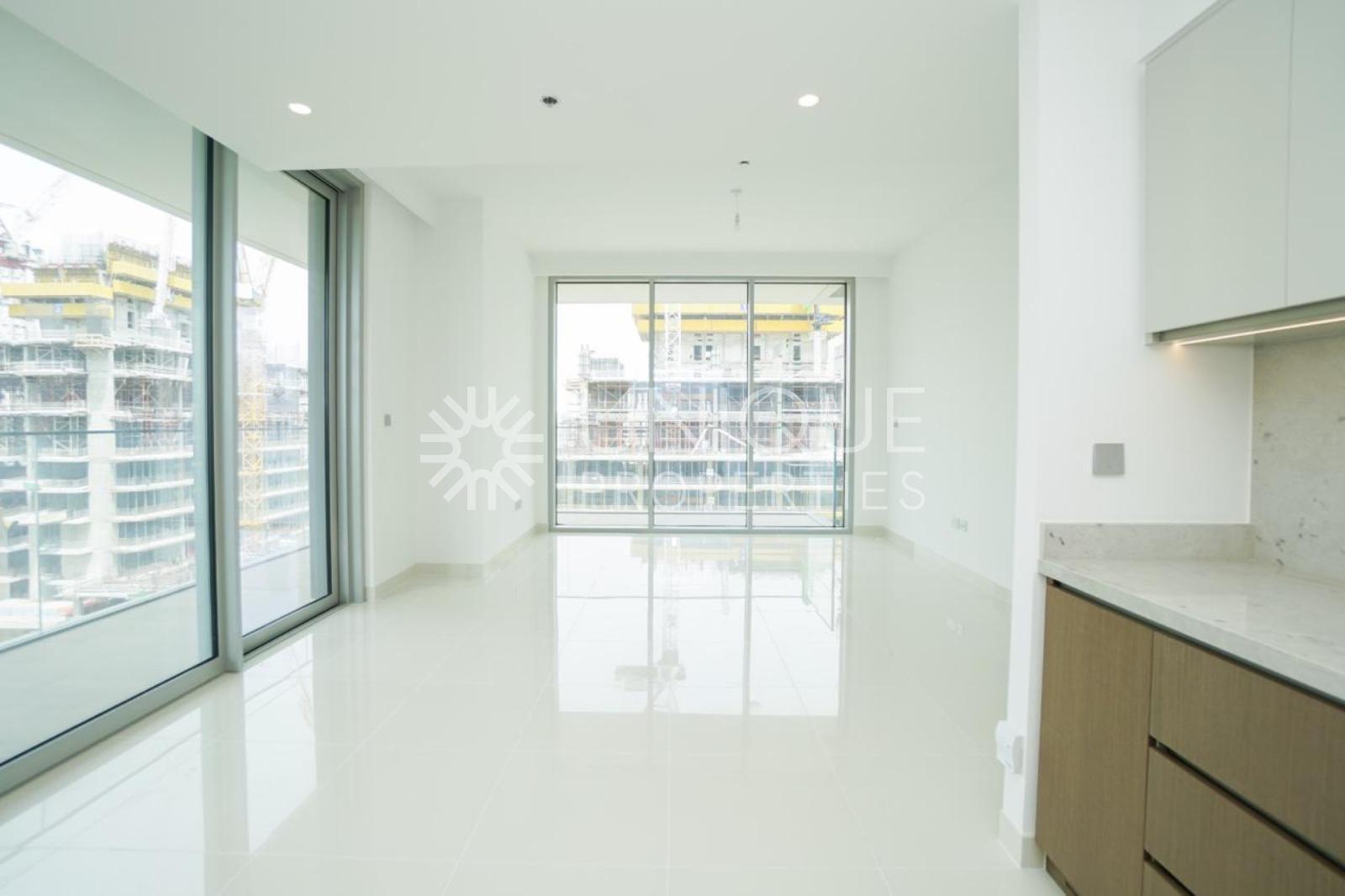 Spacious 2 bed layout | Vacant | Beach Access