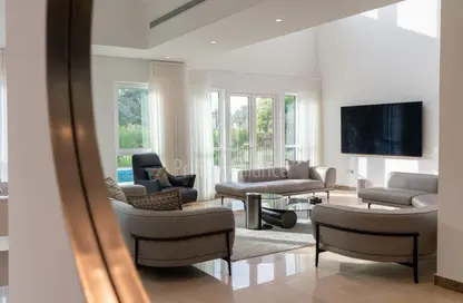 Villa - 4 Bedrooms - 5 Bathrooms for rent in Jumeirah Islands Mansions Villas - Jumeirah Islands - Dubai