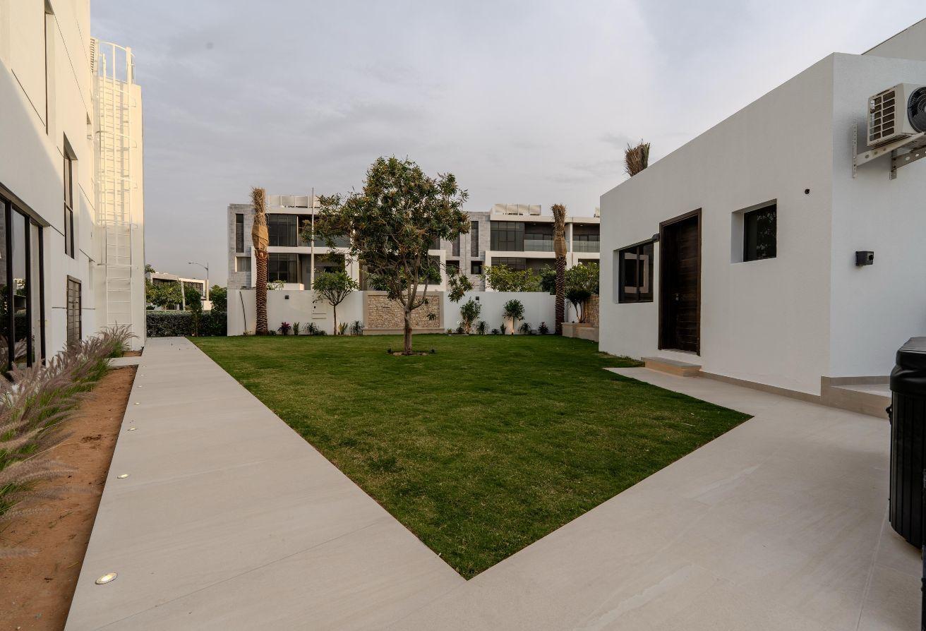 5 BR Villa with Private Pool in Damac Hills photo 26