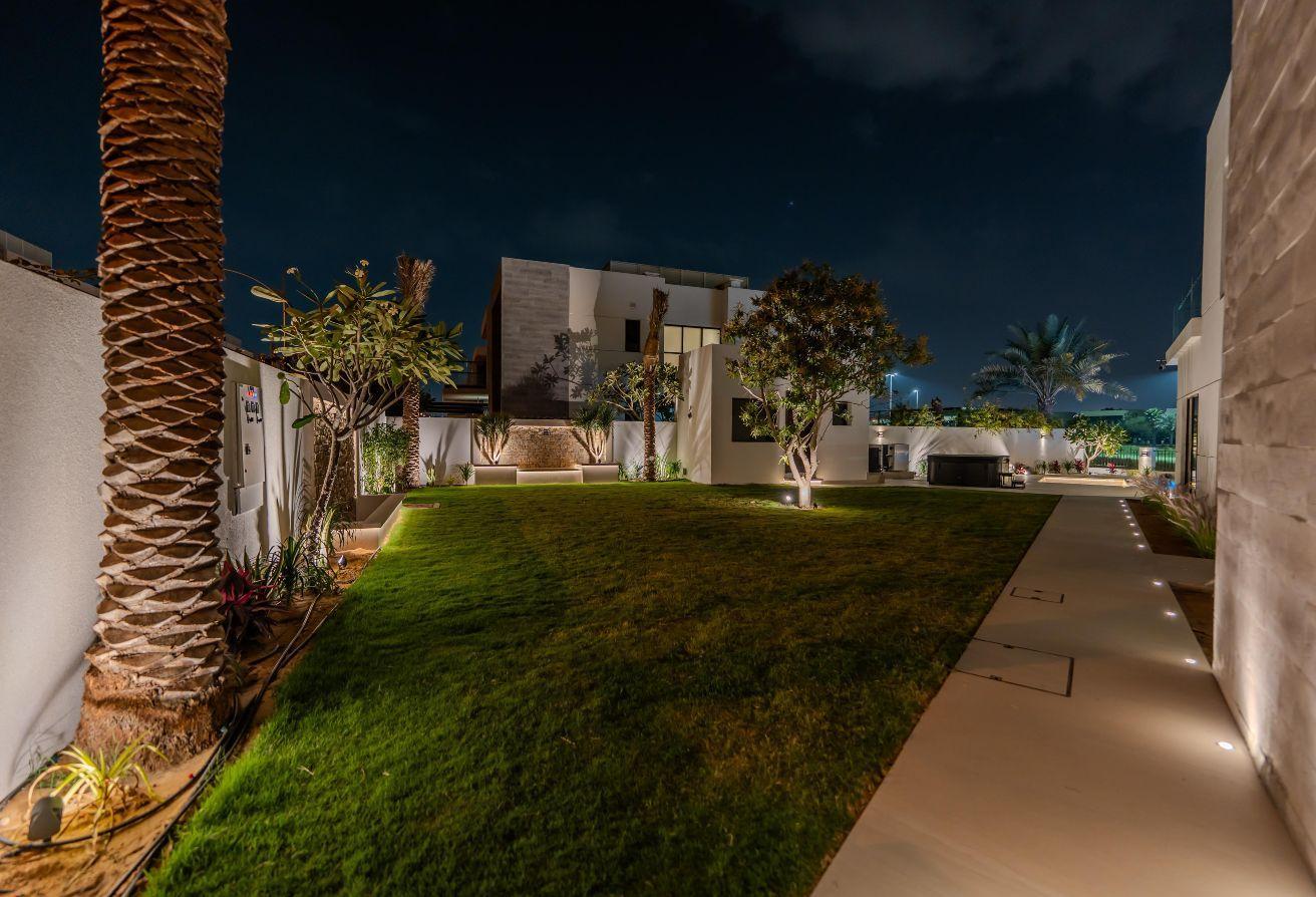 5 BR Villa with Private Pool in Damac Hills photo 20
