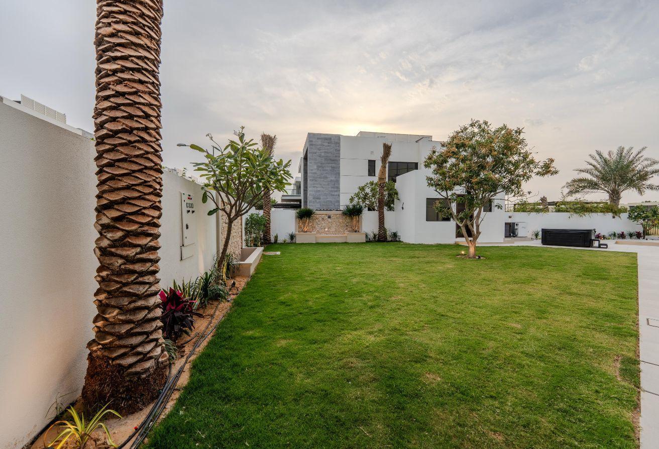 5 BR Villa with Private Pool in Damac Hills photo 6