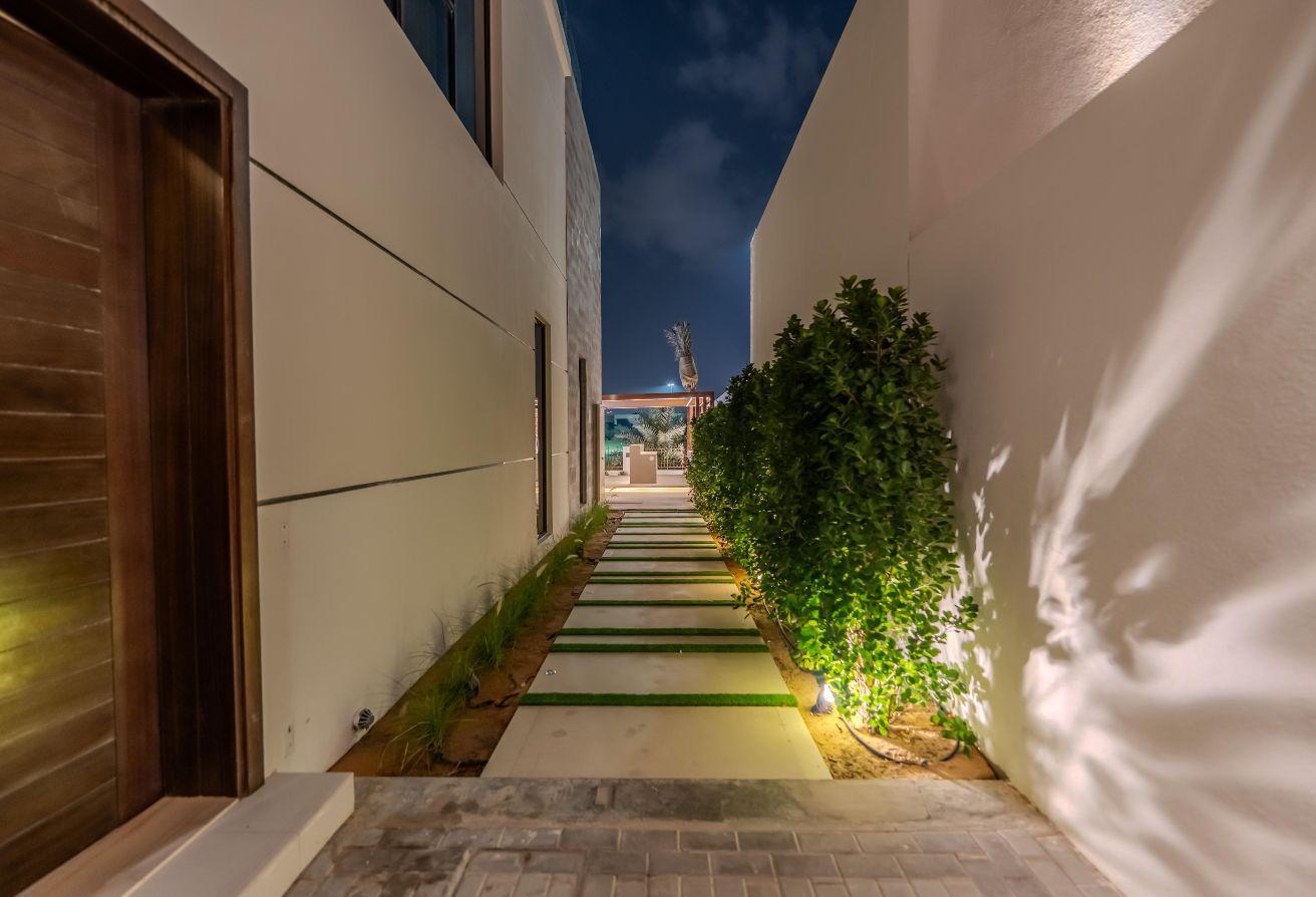 5 BR Villa with Private Pool in Damac Hills photo 16