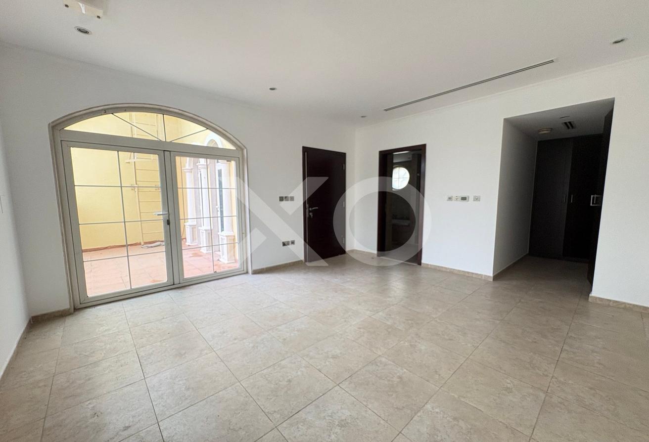 Vacant | Prime Location | Next To Park photo 8