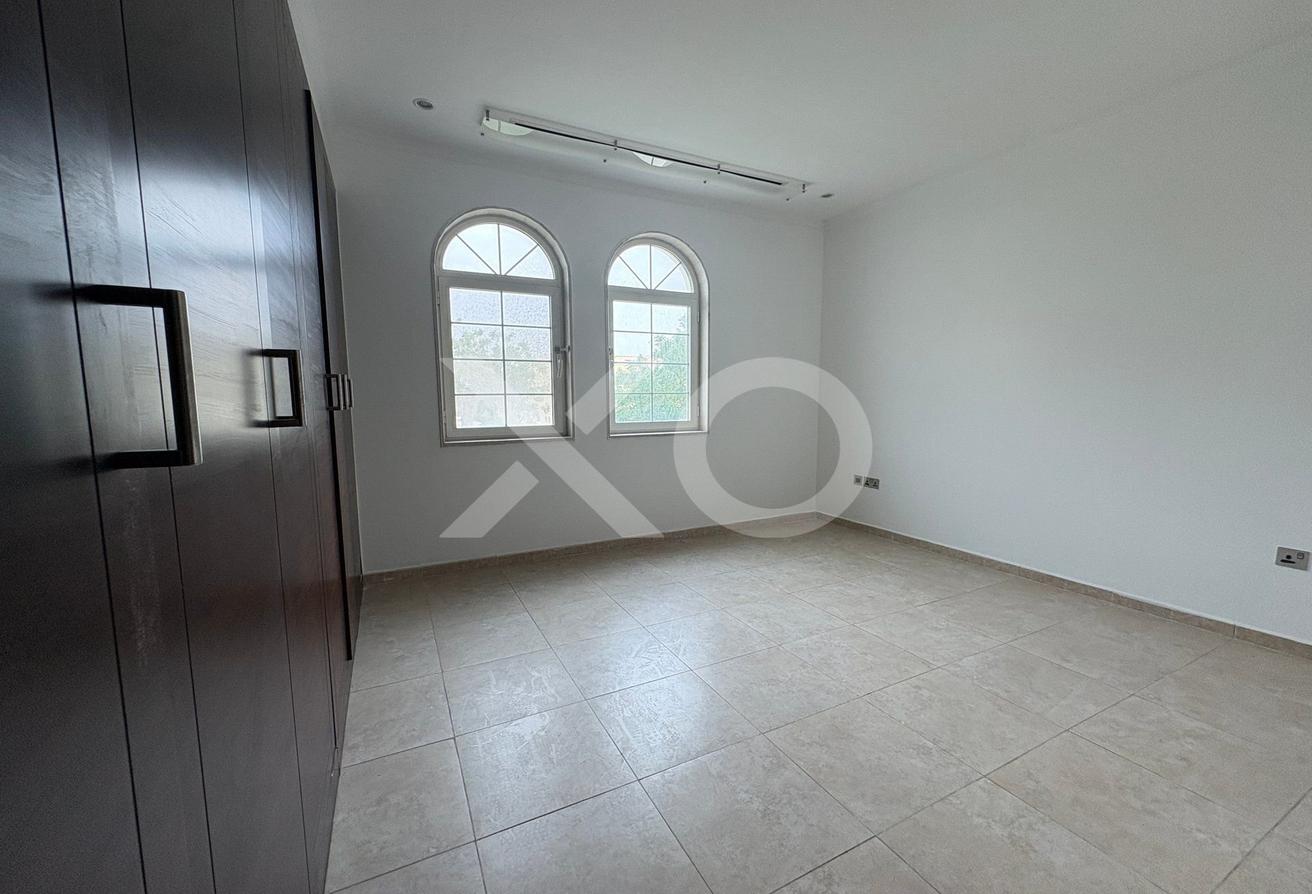 Vacant | Prime Location | Next To Park photo 9