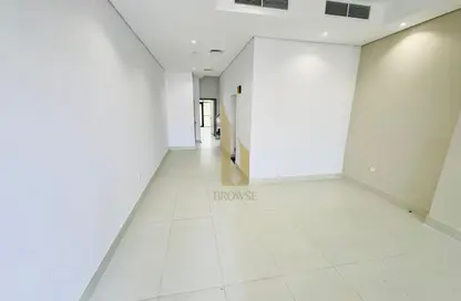 Villa - 4 Bedrooms - 4 Bathrooms for rent in Jumeirah 1 Villas - Jumeirah 1 - Jumeirah - Dubai