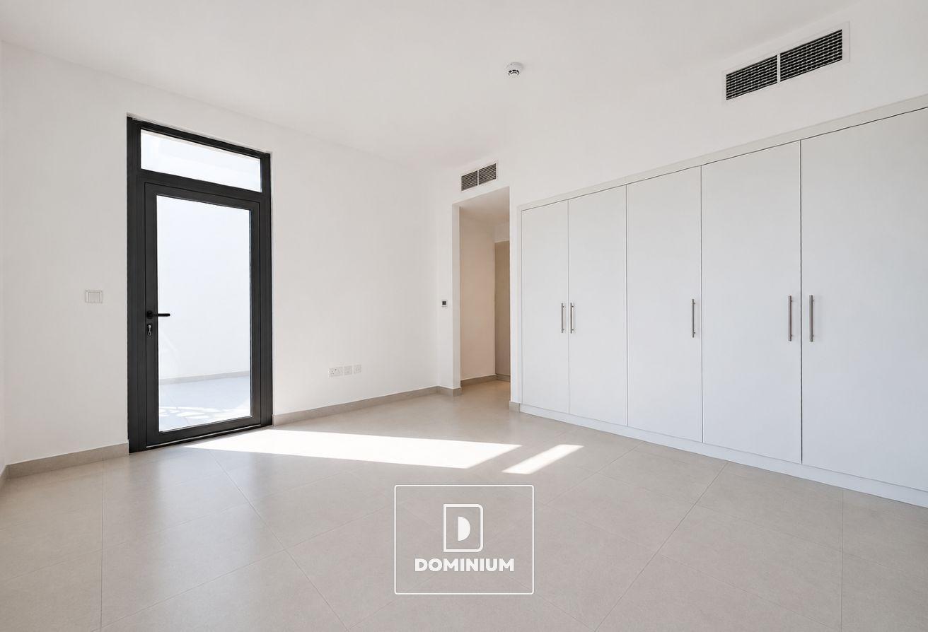 HUGE PLOT | CORNER | VACANT NOW photo 10