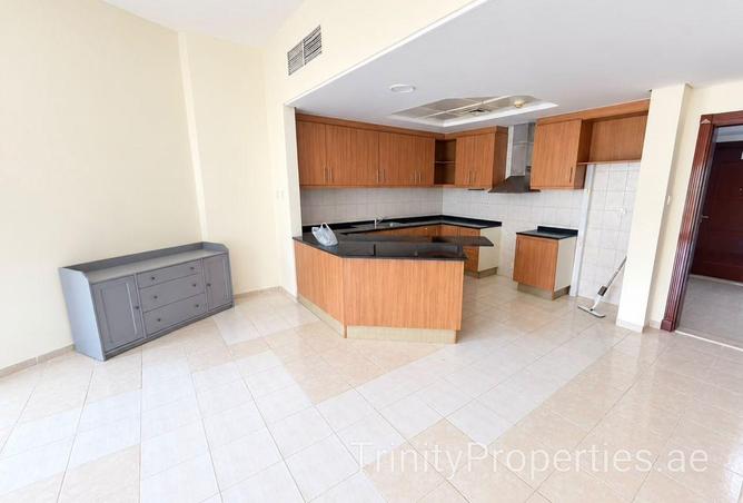 1-bed apartment in Building 256 · Semi-furnished — photo 2