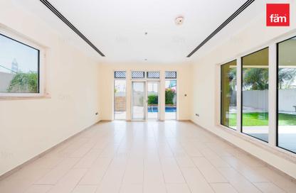 Villa - 3 - 3 for sale in District 8 - Jumeirah Park - Dubai Villa - 3 - 3 for sale in District 8 - Jumeirah Park - Dubai