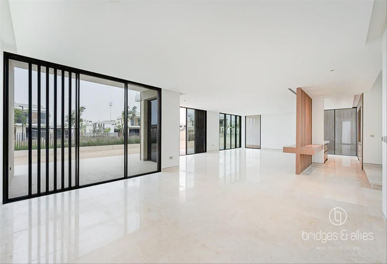 LARGEST 6 BED | POOL AND PARK BACKING | UPGRADED photo 4