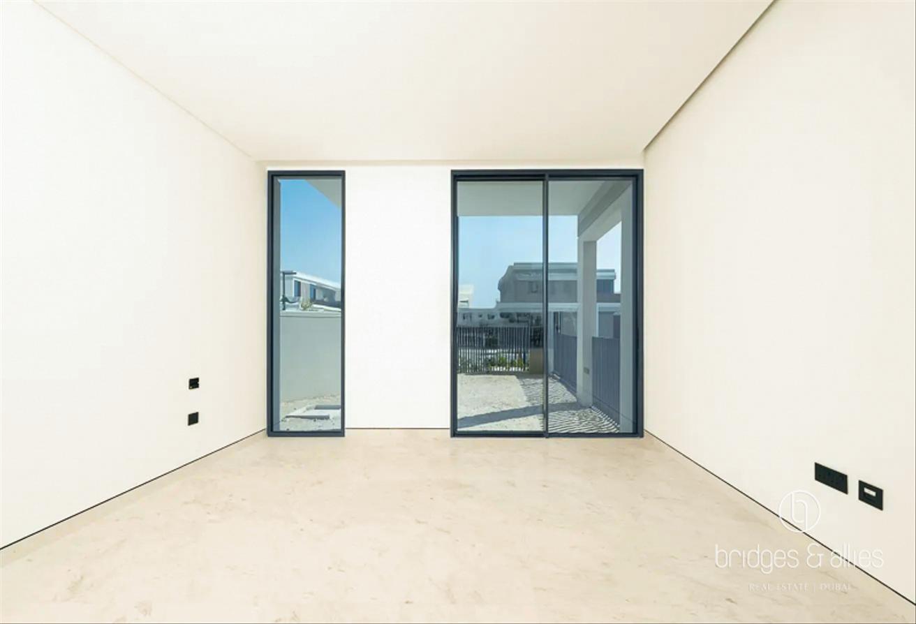 LARGEST 6 BED | POOL AND PARK BACKING | UPGRADED photo 6
