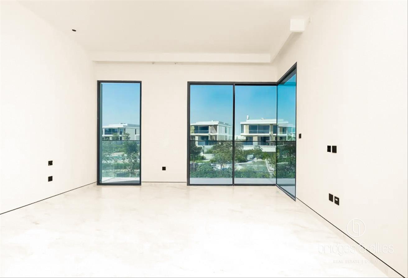 LARGEST 6 BED | POOL AND PARK BACKING | UPGRADED photo 5