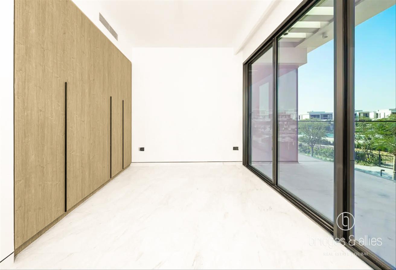 LARGEST 6 BED | POOL AND PARK BACKING | UPGRADED photo 12