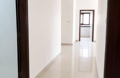Apartment - 2 Bedrooms - 2 Bathrooms for rent in Al Muraqqabat - Deira - Dubai