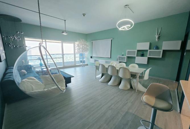 Chiller Free | Lake View | Fully Furnish Upgraded photo 3