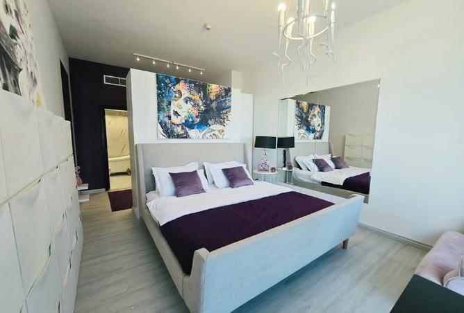 Chiller Free | Lake View | Fully Furnish Upgraded photo 2