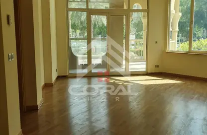 Apartment - 3 Bedrooms - 4 Bathrooms for rent in Al Hatimi - Shoreline Apartments - Palm Jumeirah - Dubai