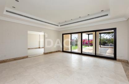 Villa - 6 Bedrooms - 7 Bathrooms for sale in Meadows 7 - Meadows - Dubai