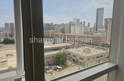 شقة - 2 غرف نوم - 2 حمامات للايجار في الوحدة - الشارقة