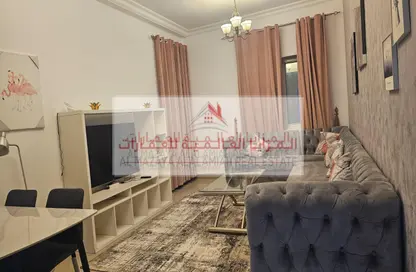 شقة - 2 غرف نوم - 2 حمامات للايجار في برج منازل 5 - شارع التعاون - التعاون - الشارقة